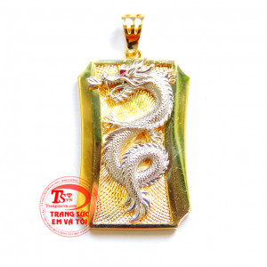 Chiếc Mặt dây Rồng vàng Tài Lộc dàn cho nam đeo cùng dây chuyền vàng