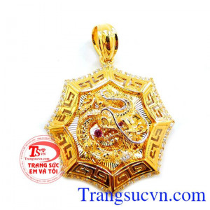 Mặt Long Bát Quái che chở người sử dụng vậy nên một số cửa nhà thường treo gương bát quái