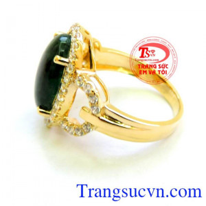 Nhẫn nữ ngọc phỉ thúy.Chế tác tinh xảo,độc đáo,uy tín,chất lượng cao,đem đến cho bạn sự hài hòa ,quyến rũ,đầy nữ tính.