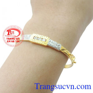 Nhận thiết kế vòng tay theo yêu cầu từ những mẫu thiết kế độc đáo và thời trang đến những mẫu đang thịnh hành trên thế giới. Vòng nữ vàng quý phái 