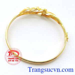 Vòng 10k vàng như ý, vòng tay vàng đẹp thời trang như một chiếc vương miện thu nhỏ. 