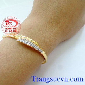 Vàng 10k sản xuất trong nước có giấy kiểm định, giao hàng toàn quốc, bảo hành 6 tháng. Vòng tay bên nhau mãi mãi