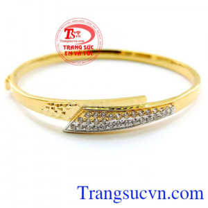 Vòng tay bên nhau mãi mãi