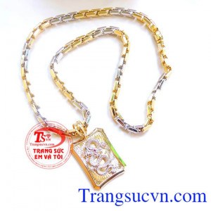 Chiếc Mặt dây rồng đẳng cấp dành cho nam đeo