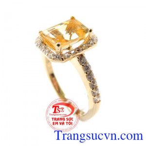 Chiếc Nhẫn vàng citrine nữ hợp cho người mệnh Kim và Mệnh Thủy Là món quà tặng Mẹ và Tặng Vợ rất ý nghĩa với người yêu thương.