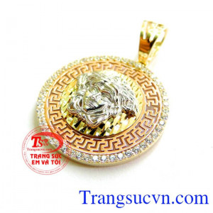 Đó cũng là ba đặc tính cơ bản khi nhắc đến nữ quỷ tóc rắn.