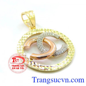 Trang sức Em và tôi tự hào luôn đem đến cho Khách hàng những sản phẩm chất lượng nhất, thẩm mỹ nhất cũng như những dịch vụ chăm sóc chuyên nghiệp nhất.