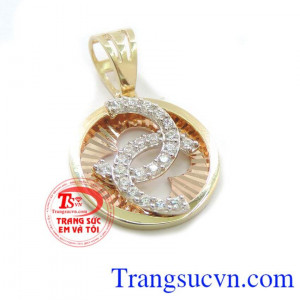 Thiết kế mặt dây chuyền xinh theo cách phong cách khác nhau hợp thời trang.