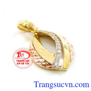 Mặt dây chuyền kết hợp được với nhiều phụ kiện trang sức khác tạo nên vẻ đẹp rạng ngời cho người đeo Mặt nữ 10k kiểu Hàn Quốc