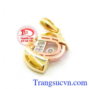 Mặt nữ chữ d cách điệu với những nét họa tiết đính đá xinh, giá chuẩn. Mặt nữ chữ D đính đá