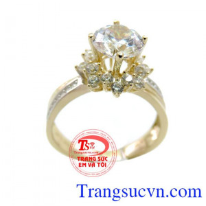 Nhẫn Nữ Kết Đá đẹp chất lượng bền đẹp. Nhẫn vàng tây nữ là sản phẩm được nhiều phái nam lựa chọn để tặng cho người mình yêu thương