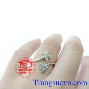 Nhẫn Nữ Vàng Trắng Ngôi Sao May Mắn chất lượng. Nhẫn Nữ Vàng Trắng Ngôi Sao May Mắn mang lại sự duyên dáng, sang trọng và quý phái