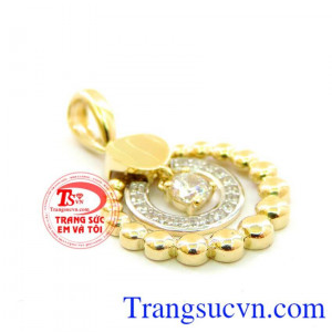 Mặt nữ hào quang rực rỡ