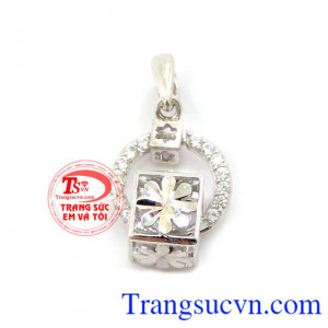 giao hàng trên toàn quốc kèm bảo hành 6 tháng. Mặt nữ vàng trắng yêu thương