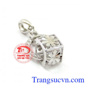 hiết kế đơn giản, tinh tế , vàng tráng 10k làm tôn lên vẻ đẹp thuần khiết cho người con gái, Mặt nữ vàng trắng yêu thương