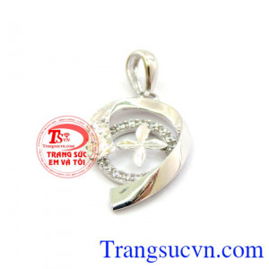 Mặt dây chuyền nữ ddpj dịu dàng , thanh lịch là món đồ trang sức không thể bỏ qua. Mặt cỏ 4 lá vàng trắng