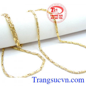 Dây chuyền nữ vàng tây quý phái kết hợp cùng mặt dây chuyền nữ tinh tế và quyến rũ