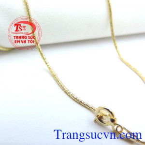 Dây chuyền vàng kết hợp với nhiều mặt đẹp và các món phụ kiện trang sức khác