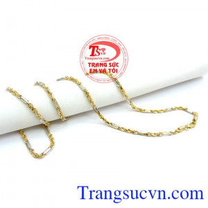 Dây chuyền nữ vàng tây quý phái kết hợp cùng mặt dây chuyền nữ tinh tế và quyến rũ