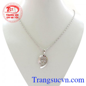 Bộ dây chuyền làm tăng vẻ sang trọng cũng như quyễn rũ cho phái đẹp. Bộ dây chuyền 10k nữ xinh xắn