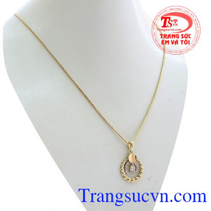 Bộ dây chuyền đẹp, đơn giản nhẹ nhàng, mặt kết hợp với dây tạo nên sự đồng điệu và rực rỡ. Bộ dây nữ thần mặt trời
