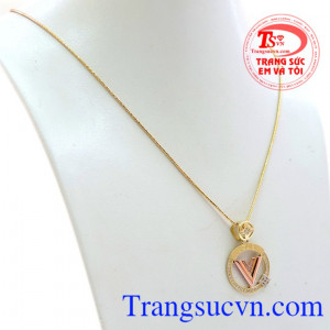 Bộ mặt Louis nữ thời trang tôn lên vẻ đẹp cho phái nữ.