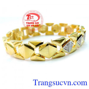 Phong cách mạnh mẽ sản phẩm được Công ty trang sức em và tôi chế tác và cung cấp trên toàn quốc. Lắc Nam Vàng Tây Cho Phái Mạnh