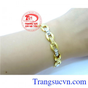 Lắc tay đẹp, vừa độc, vừa lạ sẽ cho bạn một sản phẩm lắc tay lạ mắt và đầy quyến rũ. Lắc Nữ Vàng Tây 10k Thời Trang