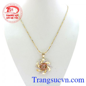 Bộ dây hoa xuân dịu dàng, bộ mặt dây thời trang đẹp, mặt thiết kế cánh hoa sang trọng, đẹp rạng ngời.