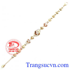 Bán Chiếc Vòng Tay Xinh Xắn chất lượng vàng đảm bảo.