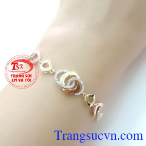 Chất liệu vàng 10k bảo hành 6 tháng là món quà ý nghĩa dàng cho các bạn nữ. Chiếc Vòng Tay Xinh Xắn