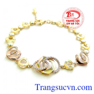 Chiếc Vòng Tay Xinh Xắn cho nữ đeo đẹp.