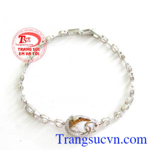 Đeo lắc tay vàng trắng hợp thời trang. Lắc Nữ Vàng Trắng Korea