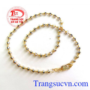 Lắc Chân Bi Nữ 10k vàng đảm bảo uy tín là món quà ý nghĩa nhân dịp các ngày lễ quan trọng.