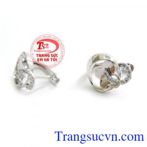 hoa tai vàng trắng tinh tế và sang trọng đeo hoa tai vàng trắng chất lượng đảm bảo uy tín,đẳng cấp và sang trọng. Hoa Tai Vàng Trắng Korea 10k 