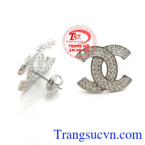Hoa tai vàng trắng sáng lấp lánh trông đẹp, chế tác độc đáo, chất lượng vàng trắng đảm bảo sáng bóng.