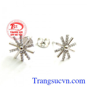 Hoa Tai Vàng Trắng Độc Đáo khách hàng ưa chuộng khi sử dụng sản phẩm là món quà ý nghĩa dành cho phái đẹp,