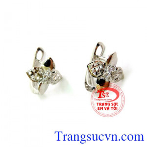 Bông Tai Vàng Trắng món quà tốt và phù hợp dành cho nữ trao yêu thương giữ hạnh phúc, thủy chung.