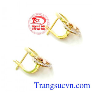 Hoa tai dáng ngắn phù hợp với mọi khuôn mặt. Bông Tai Hoa Kiểu Lạ Sang Trọng Và Xinh Xắn