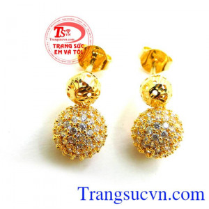 Bán đôi bông tai xinh xắn chất lượng vàng đảm bảo. Cá Tính Với Bông Tai Xinh Xắn.