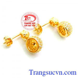 Hoa tai vàng 10k cao quý, hoa tai đẹp, chất lượng đảm bảo, hoa tai vàng tây chế tác tinh xảo, mang đến vẻ đẹp thời trang quý phái cho người đeo. Cá Tính Với Bông Tai Xinh Xắn.