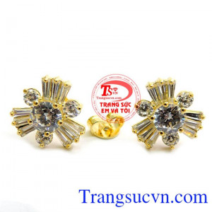 Đôi Bông Tai Thanh Lịch hoa tai vàng kết đá đều toàn mặt bông hoa, hoa tai được làm trên chất liệu vàng 10k màu vàng tinh tế,hoa tai vàng tây.