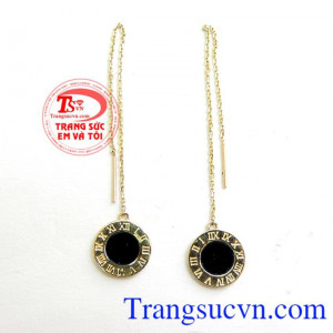 Thiết kế hoa tai dáng dài linh hoạt trong sử dụng. bạn có thể đeo dạng khuyên xỏ hay không cần chốt cài cực điệu đà cá tính. 