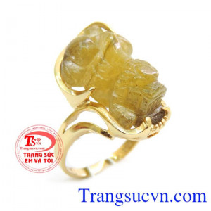 Đeo chiếc nhẫn thỳ hưu thạch anh tóc vàng không chỉ thời trang mà còn là món bảo vật vô giá giúp bạn luôn khỏe mạnh, cầu hạnh phúc.