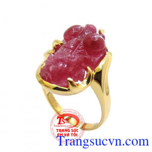 Nhẫn nữ ruby hồng ngọc, nhẫn nữ tỳ hưu ruby hồng ngọc xinh xắn, sang trọng, nhẫn nữ vàng tây 14k chạm tỳ hưu đá quý ruby phong thủy. Ruby , giọt máu của đất trời, là biểu tượng của sự tinh tế, nhẹ nhàng nhất