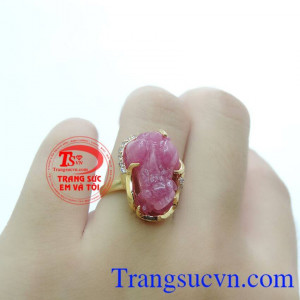 Nhẫn nữ tỳ hưu ruby mông cong, nhẫn nữ tỳ hưu ruby hồng ngọc xinh, ru by biểu tượng của tình yêu, sự ngọt ngào và tinh tế. nhãn nữ ruby là một trong những xu hướng lựa chọn trang sức hàng đầu của phái đẹp.
