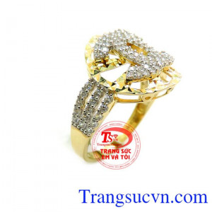 Nhẫn nữ đeo nổi bật