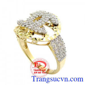 Nhẫn nữ đeo nổi bật