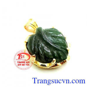 mặt dây chuyền đá quý ngọc cẩm thạch thiên nhiên trong bộ sưu tập chiếc lá may mắn chào hè 2017. Mặt nữ chiếc lá may mắn