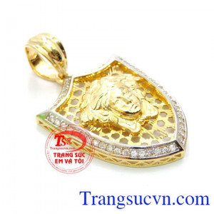 Sản phẩm thiết kế tinh tế trên nền vàng sáng bóng